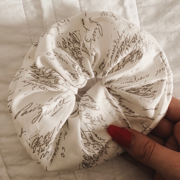 Accessories - White Love Note Scrunchie
